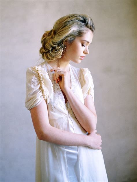 Ethereal Vintage Bridal Portraits In Elegant Neutrals Chic Vintage