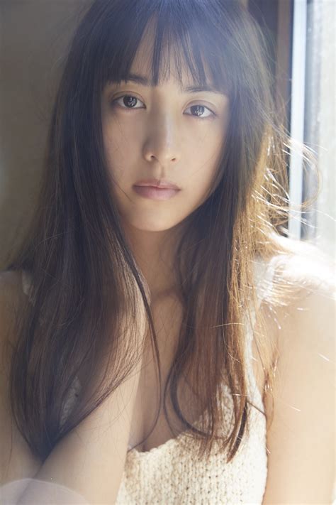 女優・山本美月、“初”写真集 発売決定！異国の地・トルコで見せた、等身大の素顔！ Actress Press