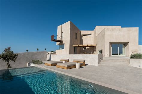 Kapsimalis Architects Builds Imposing Summer House In Santorini
