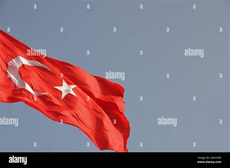 Vista panorámica del tejido Türk bayrağı de la bandera roja turca con