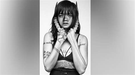 Gaya Nyentrik Dan Seksi Dylan Sada Model Indonesia Di New York