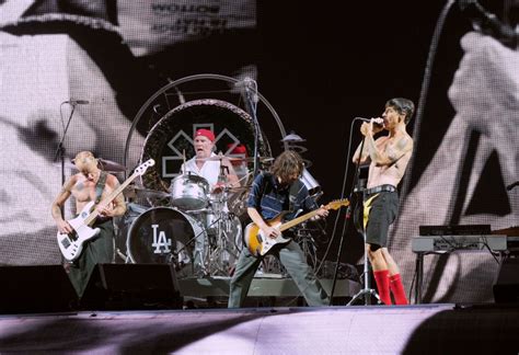 Les Red Hot Chili Peppers Annoncent Une Tournée De Cinq Concerts Au