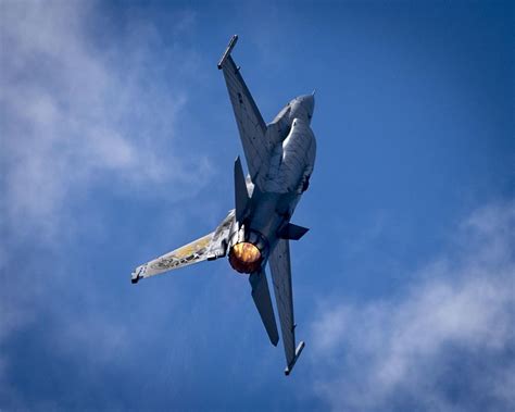 Dvids Images F 16 Viper Demo Team Performs At The New York Air Show
