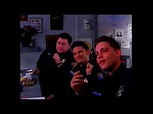 Corey Feldman y Corey Haim en Desmadre en la comisaría (1997) - YouTube