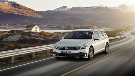 b8 volkswagen passat facelift revealed new mib3 infotainment and iq drive assistance systems