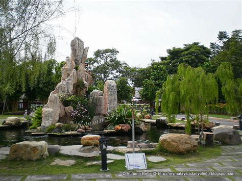 Dong zen temple has a different theme for each chinese new year celebration. My Malaysia Daily Photo: Rock Garden of FGS Dong Zen Jenjarom