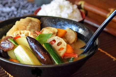 Watch how to make soup curry. The best Hokkaido Soup Curry Recipe - boyeatsworld