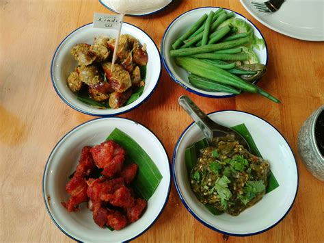 The dish consists of a curry base that is usually made with dried chili peppers, lemongrass, galangal, shrimp paste, garlic, and. northern thai food - Thai Food Paradise