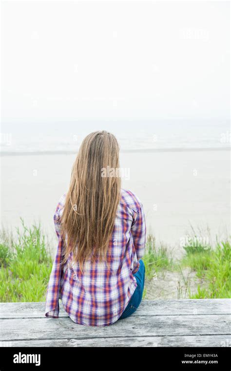 Back Facing Woman Hi Res Stock Photography And Images Alamy
