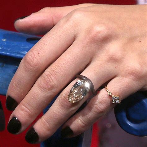 The international outlet reveals that the ring costs $400,000. Scarlett Johansson's Engagement Ring Outshines Her Jeweled ...