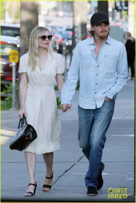 Kirsten Dunst Garrett Hedlund Hold Hands On Date Night Photo