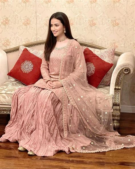 Sana Javed Looks Stunning In Latest Photoshoot As She Flaunts Elegance