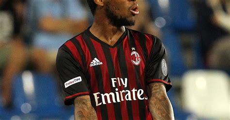 Ex Milan Luiz Adriano Cambia Maglia Ufficiale Il Passaggio All’internacional