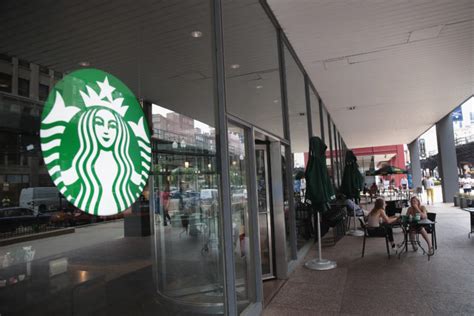 starbucks closes 8000 stores nationwide for racial bias training new country 105 1