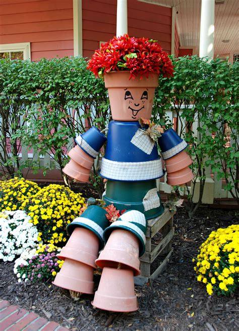 Pin By Kay Niehaus On Garden Decorations Flower Pot People Flower