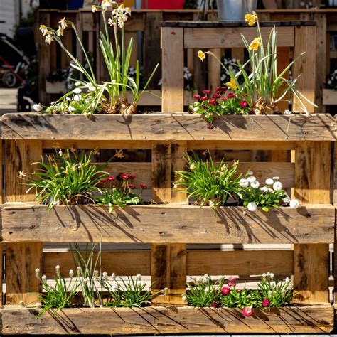 13 Genius Pallet Plant Stand Ideas That You Can Easily Make