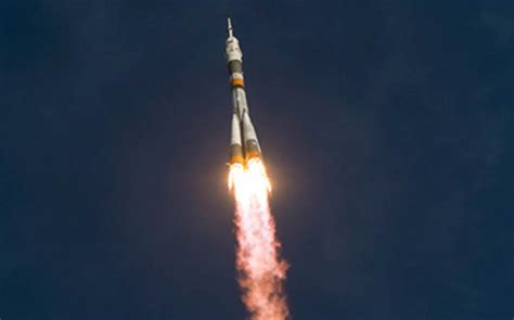 Soyuz Con Il Nuovo Equipaggio Verso Stazione Spaziale Internazionale