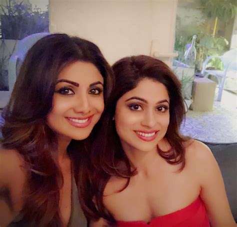 shilpa shetty kundra with her sister shamita shetty shamita shetty shilpa shetty bollywood