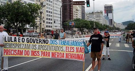 O cão que fuma O Dia Nacional do Aposentado