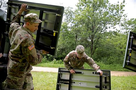 Field Feeding Teams Fuel Red Arrow Soldiers During Fort Mccoy Training