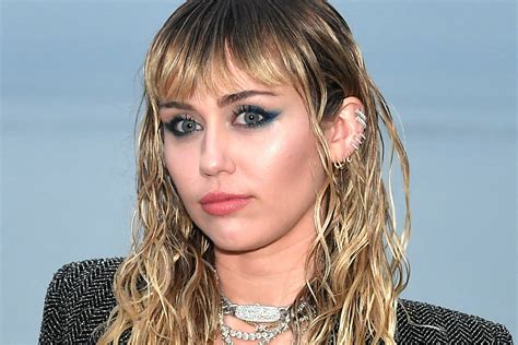 Miley Cyrus Shares Nude Mirror Selfies Photos Nuevo Culture