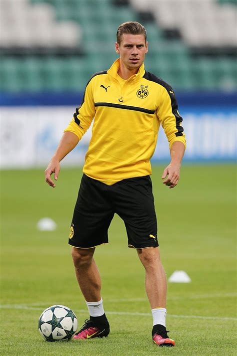 Последние твиты от łukasz piszczek (@piszczek_lp26). Lukasz Piszczek , Borussia Dortmund official training before UEFA... | Piłkarze, Hot i Ludzie