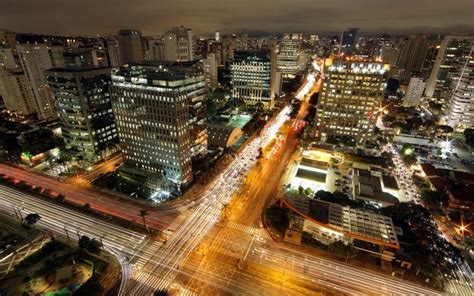 Vista aérea da avenida Faria Lima um dos centros comerciais de São Paulo amooo Travel