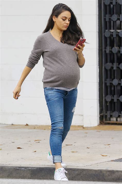The Best Celebrity Maternity Looks Celebrity Maternity Style Pregnant Celebrities Cute