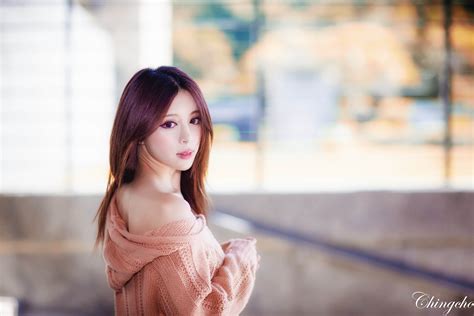 4k 5k Asian Bokeh Brown Haired Glance Hands Sweater Hd Wallpaper Rare Gallery