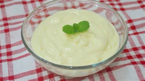 Untuk membuatnya haluskan terlebih dahulu semua cabai kemudian tambahkan bawang putih dan juga air. Homemade mayonnaise I Resep Saus Mayones - YouTube