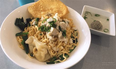 Bakmi Ayam Komplit Egg Noodles With Diced Chicken Served With Beef