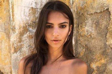 Emily Ratajkowski Strips Nude For Mind Boggling Pic Daily Star