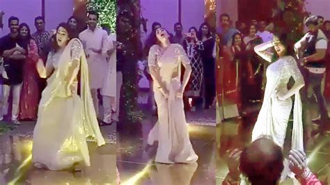 Sara Ali Khan Will Win Your Hearts With Her Dance Moves In This Video Youtube