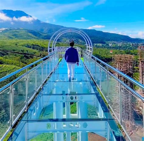Info Wisata Jembatan Kaca Kemuning Sky Hills Di Karanganyar Jam Buka