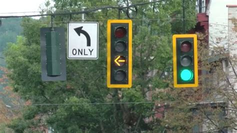 These Traffic Signals Have Flashing Yellow Arrows What This Means
