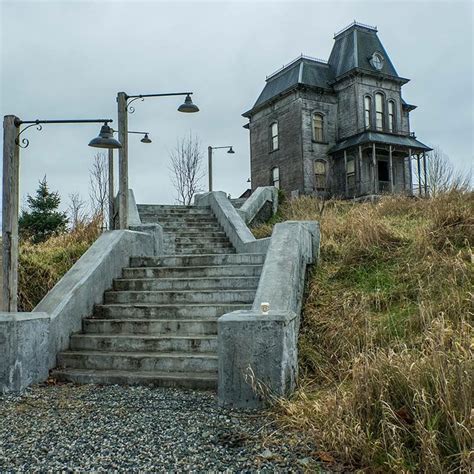 Pin By Rossanne On Series Things Bates Hotel Bates Motel Bates