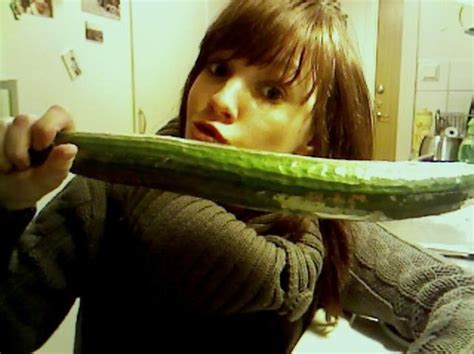 Vrouwen Weten Wel Wat Ze Willen Tijdens De Komkommertijd Komkommers
