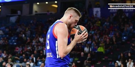 Oyun kurucu transferi yapmak isteyen anadolu efes, ilgilendiği en ciddi oyuncu scottie wilbekin. Stimac yine haftanın en değerli performansları listesinde ...