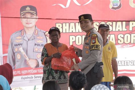 Polresta Sorong Kota Salurkan Paket Bantuan Untuk Korban Banjir