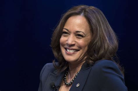 Learn more about her faith and religious beliefs and how she was raised. Kamala Harris mag Sneakers und Anzüge: Stilbewusste Nummer ...