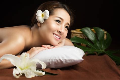 Premium Photo Asian Woman Having Massage And Spa Salon Beauty Treatment Concept