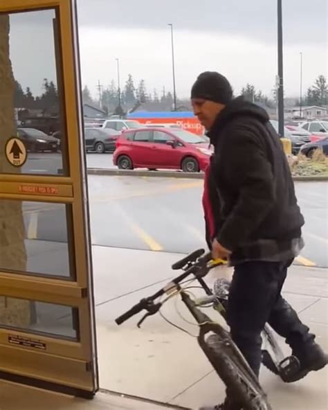 Grandmother 73 Confronts And Stops Shoplifter At A Walmart In British Columbia In Viral Video