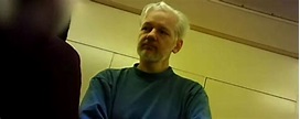 Revelan video de Julian Assange en una cárcel británica — Futuro Chile
