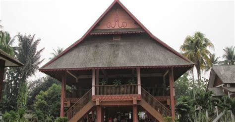 Rumah Adat Sulawesi Utara Walewangko Gambar Dan Penjelasannya