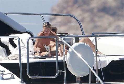 Kate Moss Enjoy Sunbathing Topless On Yacht Caught By Paparazzi Porn