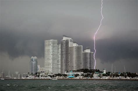 How To Stay Safe In A Florida Lightening Storm