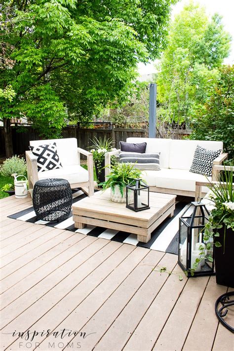 How To Decorate Your Deck For Easy Outdoor Living Outdoor Patio Decor