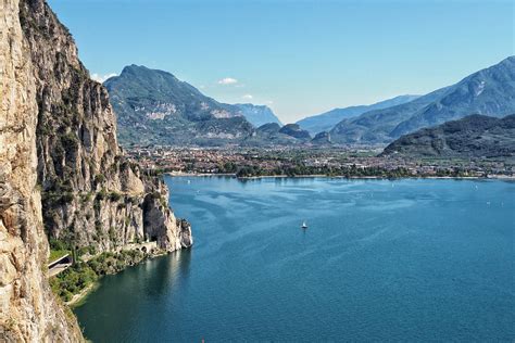 Lake Garda Italys Largest Lake Dolomite Mountains Srl