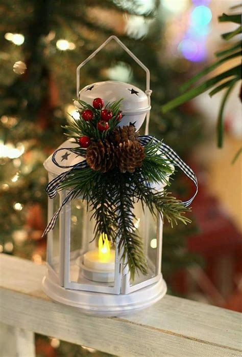 This decor creates a spectacular balance, and a delightful game of textures will add a little more style to your christmas. 16 Magnificent Christmas Lanterns That Will Ornament Your Home