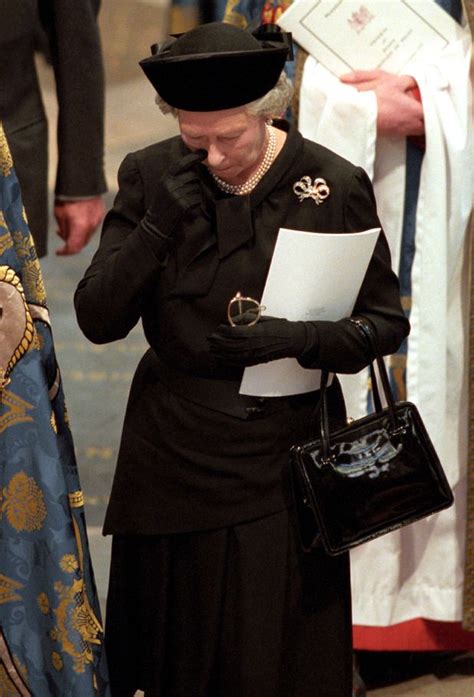 To commemorate the life of princess diana 20 years after her death, newsweek is republishing the story. Photos of Princess Diana's funeral | The Queen attends the ...